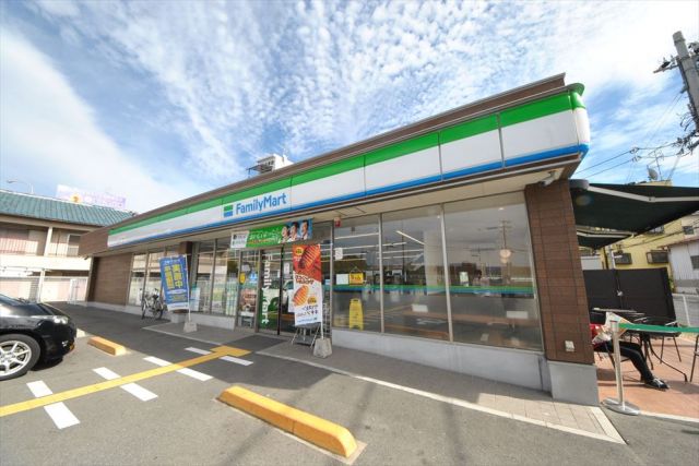 コンビニ　ファミリーマート西淀川区中島東店（コンビニ）まで1092m