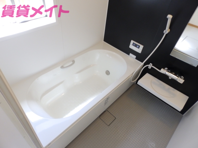 バス・シャワールーム　バス別棟の写真になります。