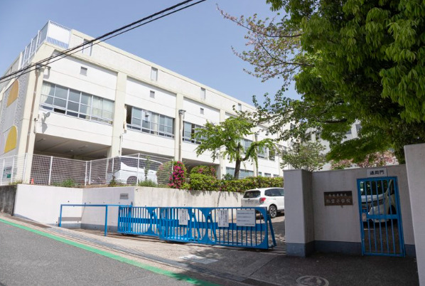 小学校　名古屋市立弥富小学校（小学校）まで650m