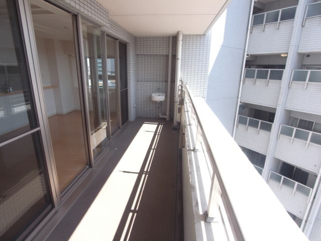 バルコニー　広いベランダです。