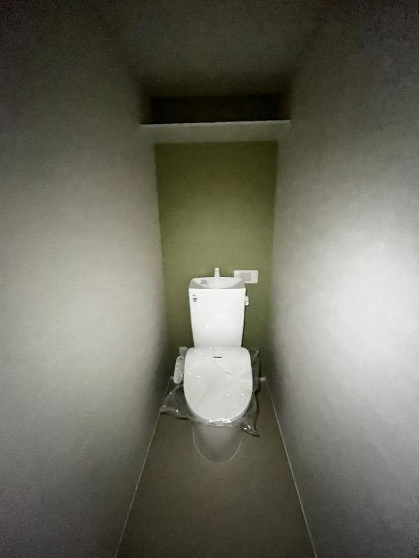トイレ　別号室の参考写真となります