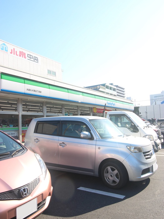 コンビニ　ファミリーマート（コンビニ）まで650m