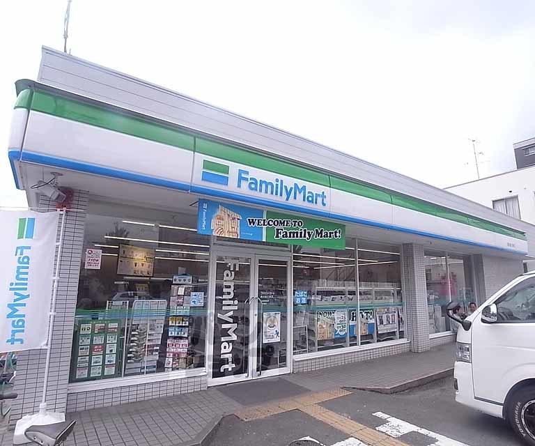 コンビニ　ファミリーマート 西大路三条店（コンビニ）まで220m
