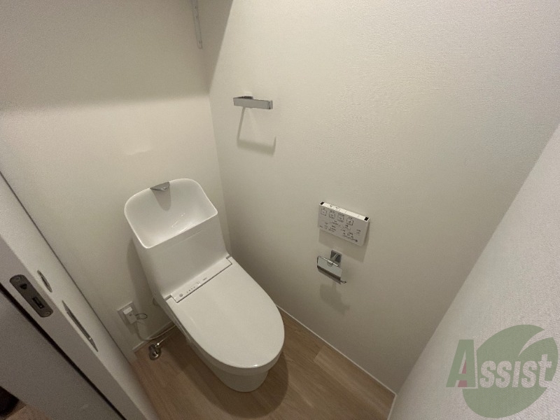 トイレ　トイレはウォシュレット機能付きです。安心して使用できますね。