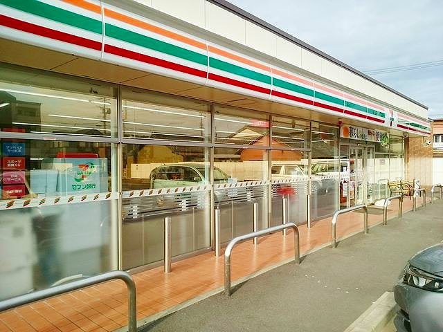 コンビニ　セブンイレブン　浜町４丁目店（コンビニ）まで700m