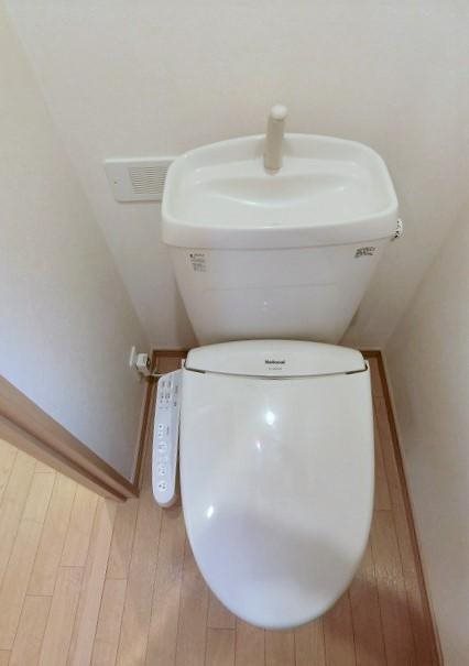 トイレ　温水洗浄便座