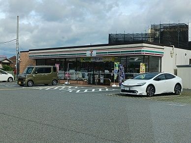 コンビニ　セブンイレブン小野本町店（コンビニ）まで600m