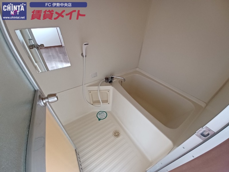 バス・シャワールーム　別部屋反転写真