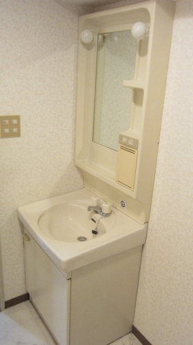 洗面設備　参考画像。現況優先です。
