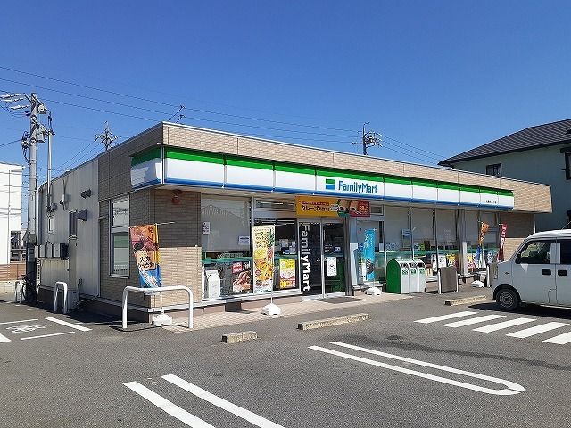 コンビニ　ファミリーマート武豊梨子ノ木店（コンビニ）まで350m