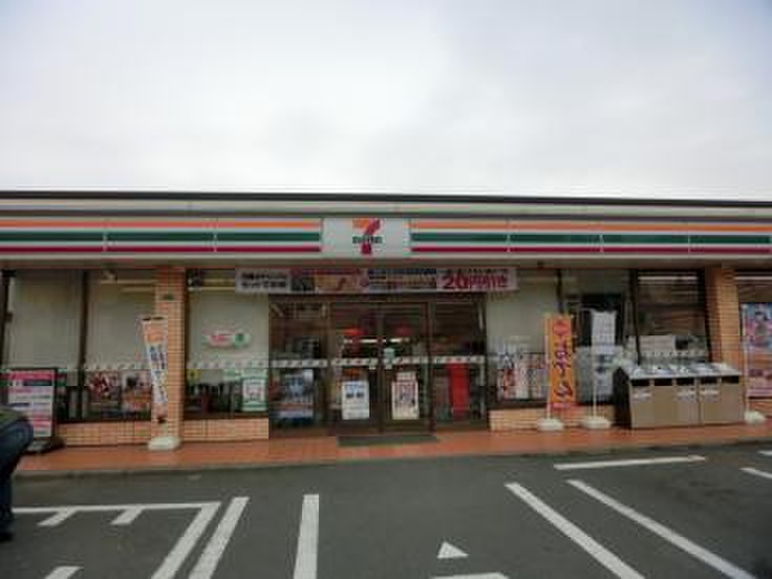 コンビニ　セブンイレブン（コンビニ）まで650m