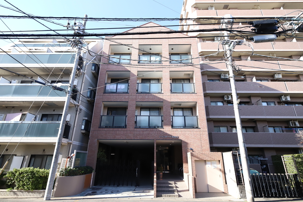 建物外観　※2階に103号室があります
