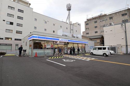 コンビニ　ローソン　新町4丁目店（コンビニ）まで215m