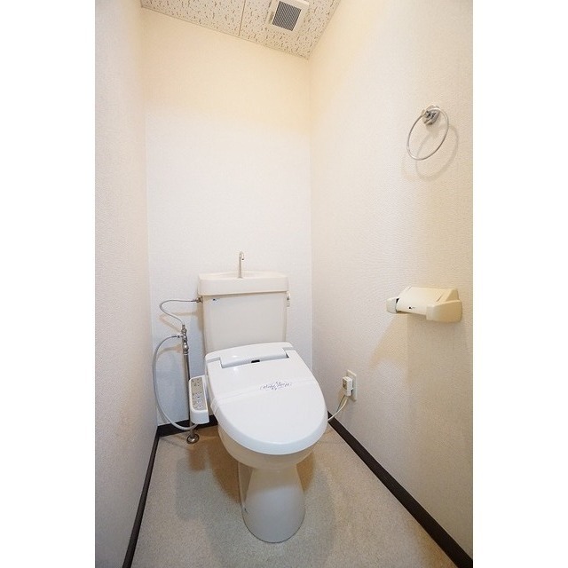 トイレ　※同タイプ別部屋の写真となります。