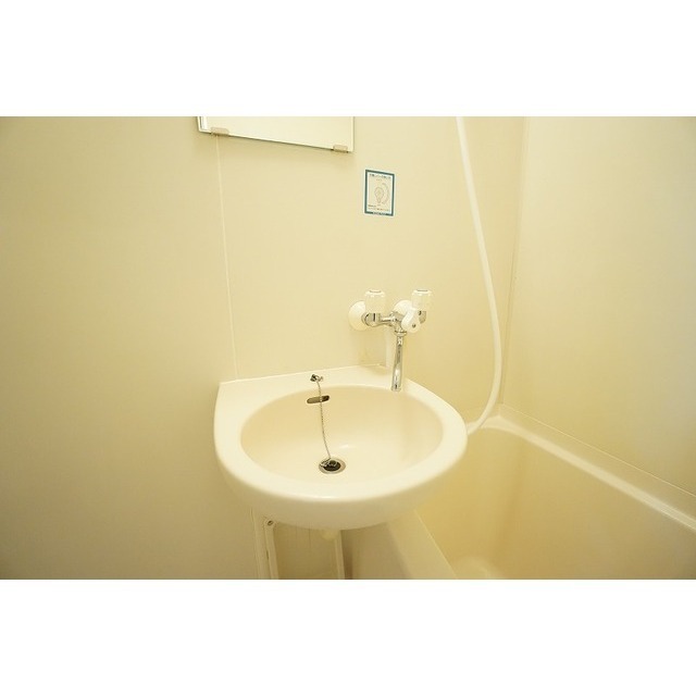洗面設備　※同タイプ別部屋の写真となります。