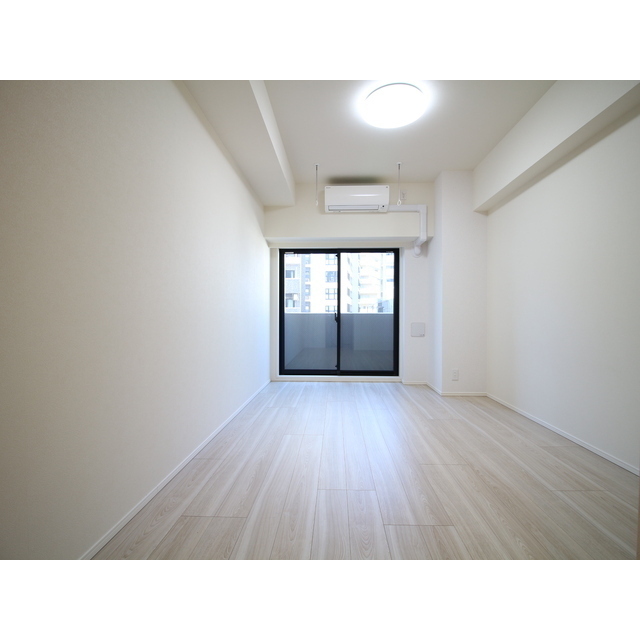 居室・リビング　※別部屋の参考写真です。