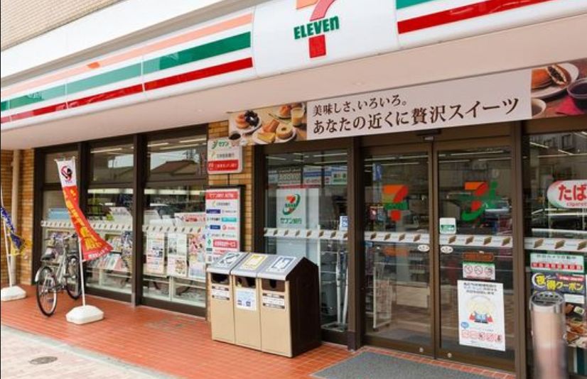 コンビニ　セブンイレブン日本橋堀留町2丁目店（コンビニ）まで126m