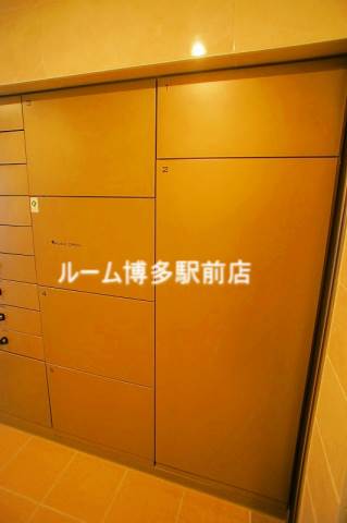 エントランス　宅配ボックスです