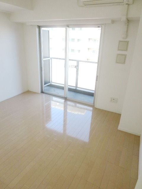 居室・リビング　★洋室７帖広めのお部屋になっております★