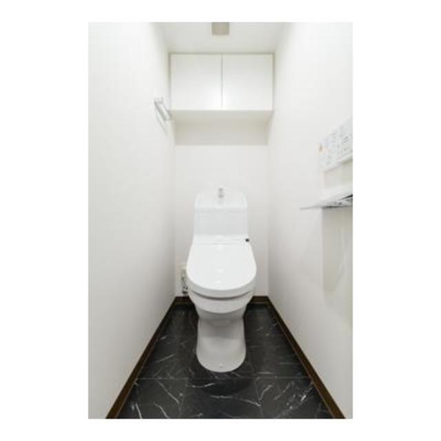 トイレ　※写真は同タイプ住戸です。