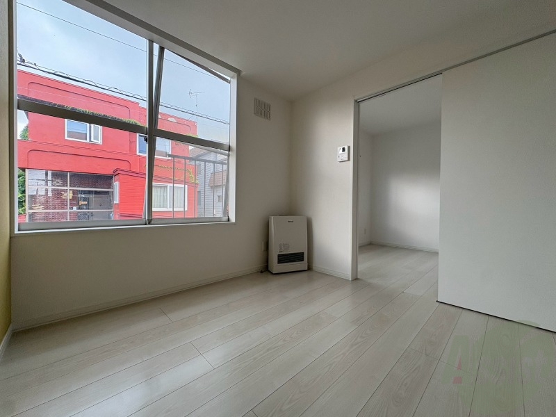 居室・リビング　広くてキレイなお部屋が広がっていて、充実した生活が送れそう。