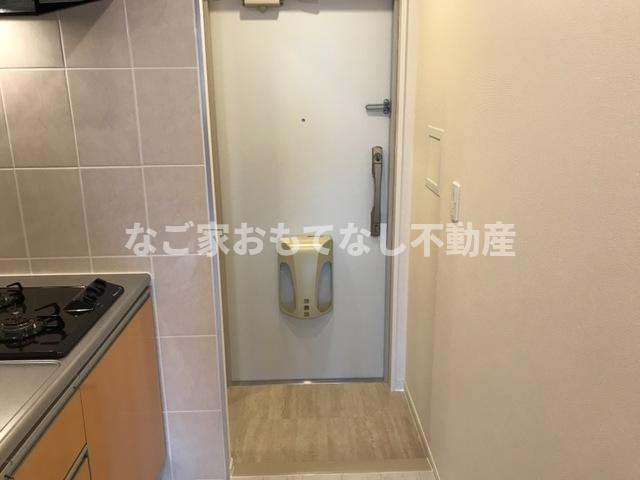 玄関　※写真は別号室
