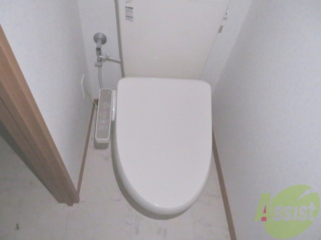 トイレ　ウォシュレット機能がついたトイレです。安心して使用できます