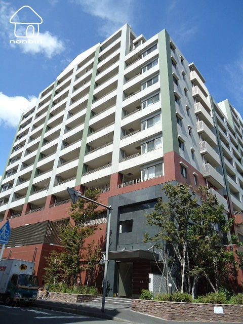 建物外観　下層階はクリニックが入っています