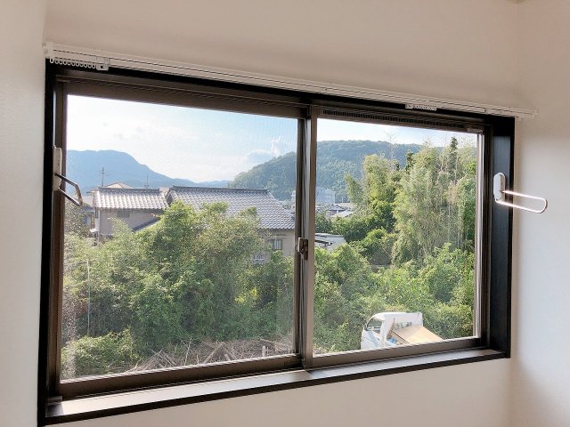 その他設備　雨・火山灰にも対応した室内物干設備