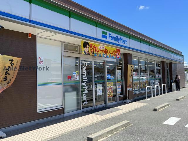 コンビニ　ファミリーマート緑鳴海店（コンビニ）まで495m