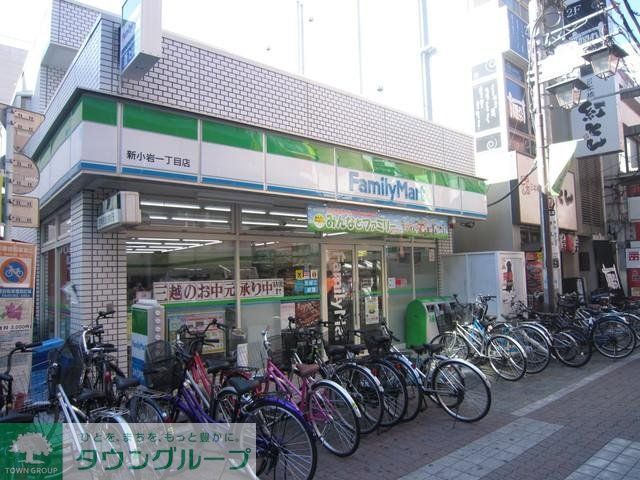 コンビニ　ファミリーマート（コンビニ）まで561m