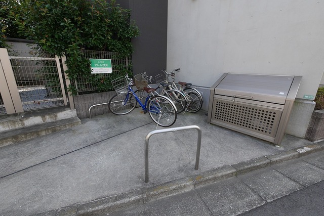その他共有部分　駐輪場とゴミ置き場