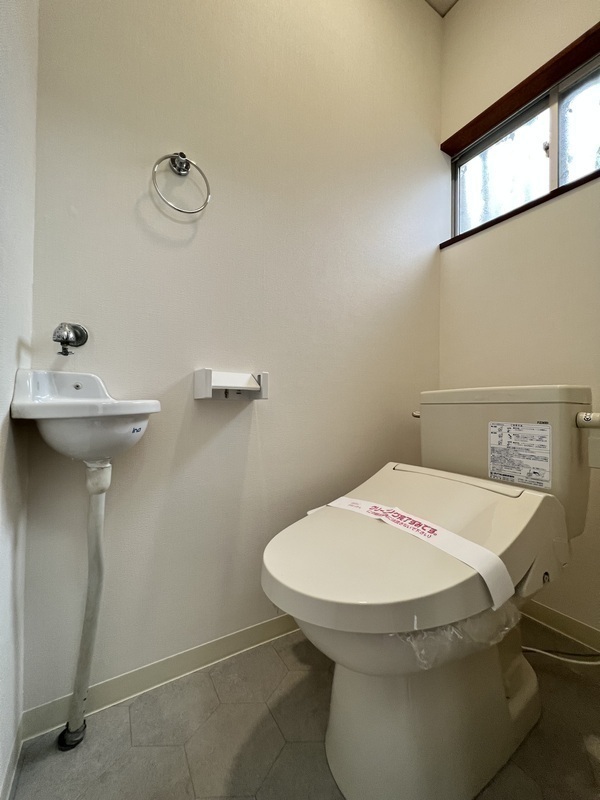 ＪＲ阪和線 紀伊中ノ島駅 徒歩22分 2階建 築52年のトイレ写真