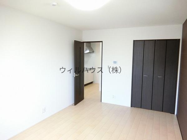居室・リビング　広々とした洋室！