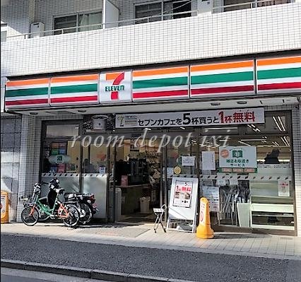 コンビニ　セブン‐イレブン 代々木上原駅前店（コンビニ）まで975m
