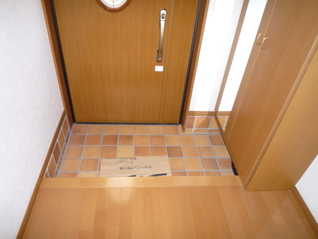 玄関　トールタイプのシューズボックス付き