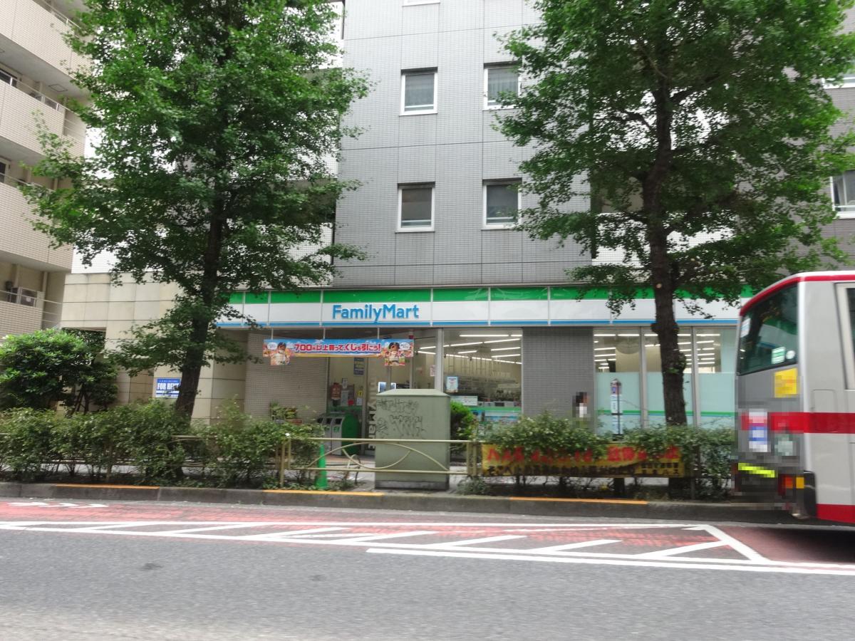 コンビニ　ファミリーマート三軒茶屋駅南口店（コンビニ）まで136m
