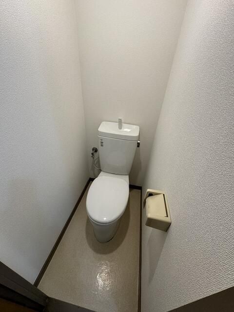 ＪＲ武蔵野線 南流山駅 徒歩15分 3階建 築37年のトイレ写真