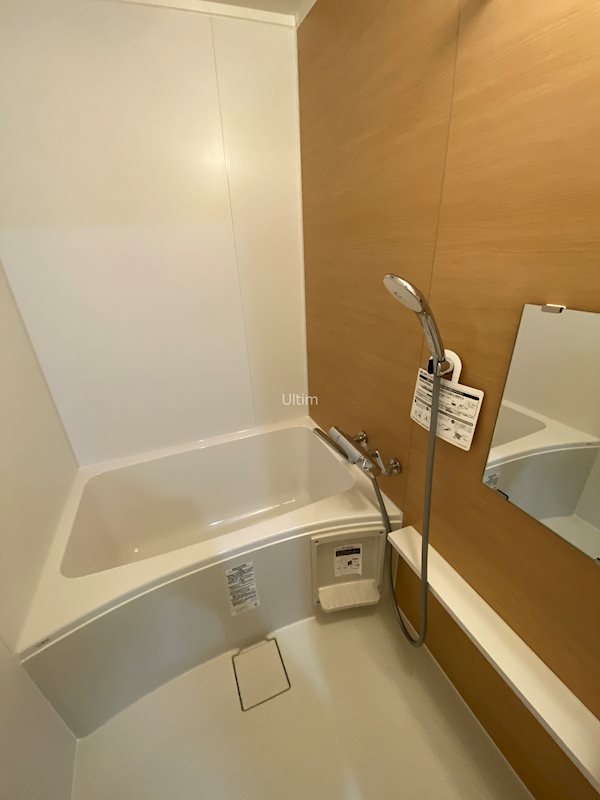 バス・シャワールーム　違うお部屋の写真です。ご参考までに
