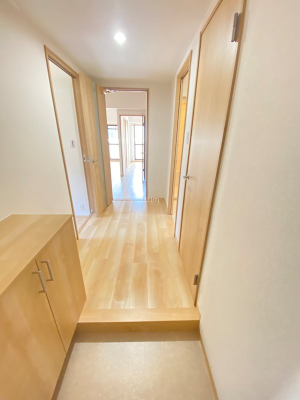 玄関　違うお部屋の写真です。ご参考までに