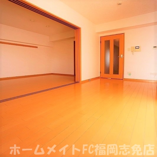 ＪＲ篠栗線 柚須駅 徒歩17分 8階建 築20年の居間写真