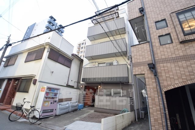 RIZE ONE 阿波座の外観写真