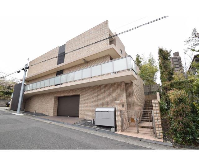 地下鉄東山線 本山駅 徒歩5分 3階建 築20年の外観写真