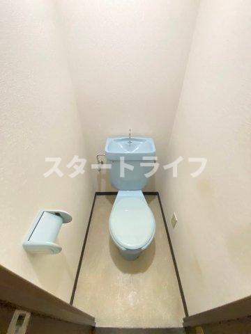 地下鉄御堂筋線 東三国駅 徒歩6分 10階建 築33年のトイレ写真