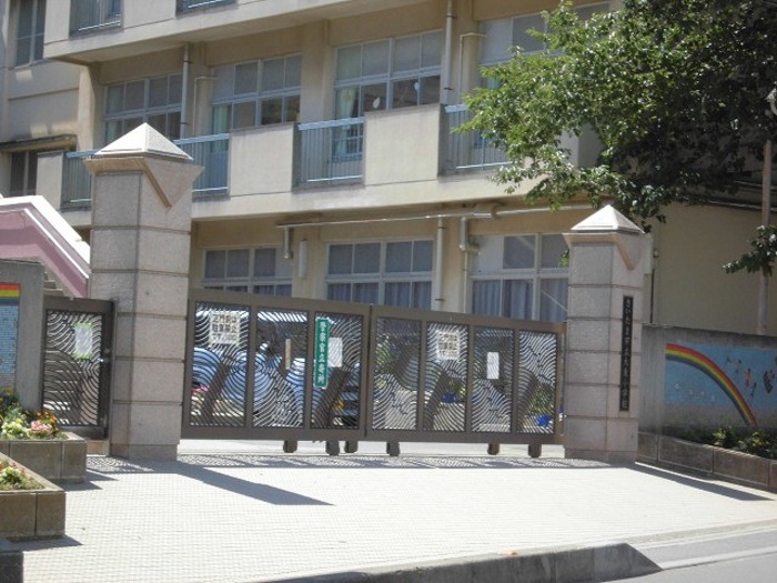 エントランス　さいたま市立大東小学校（906ｍ）
