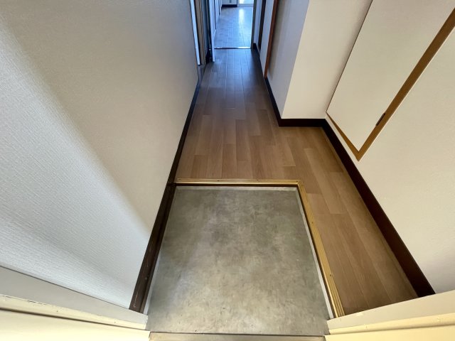 ＪＲ山陽本線 東福山駅 徒歩12分 6階建 築41年の玄関写真