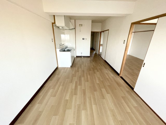 ＪＲ山陽本線 東福山駅 徒歩12分 6階建 築41年の居間写真