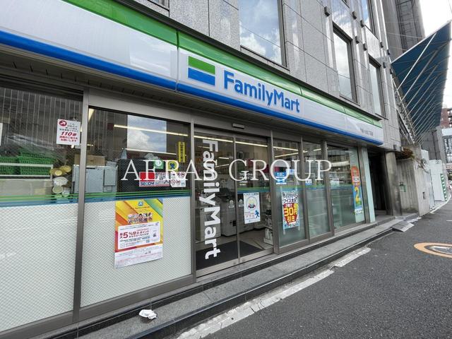コンビニ　ファミリーマート 千駄ヶ谷五丁目店（コンビニ）まで222m
