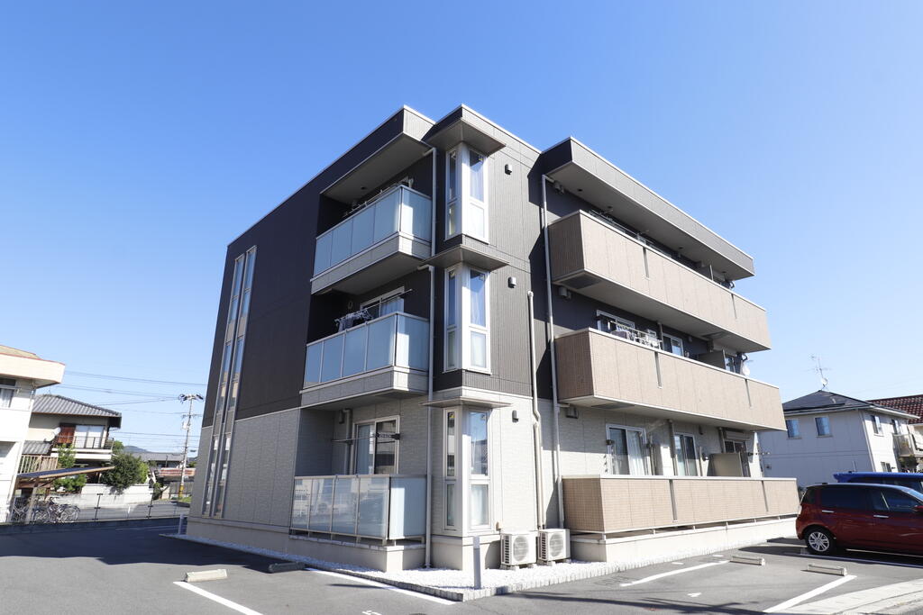 建物外観　老松にある1LDKの物件です♪