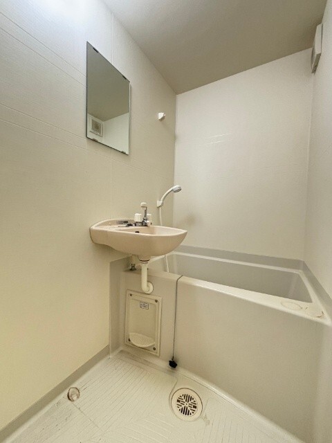 バス・シャワールーム　※別のお部屋のお写真です
